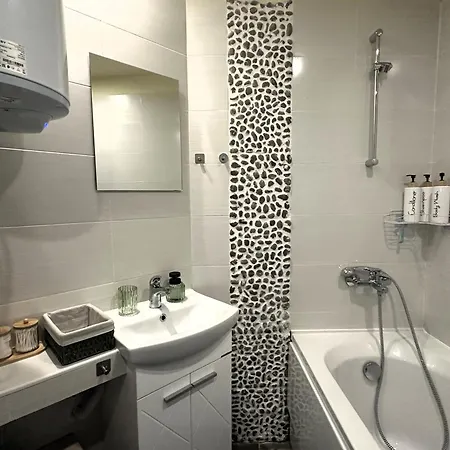 Bright & Comfy For 4 Guests & Free Parking * 班斯科