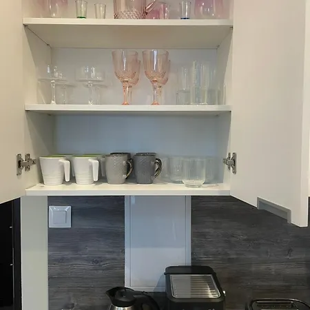 公寓 Bright & Comfy For 4 Guests & Free Parking
