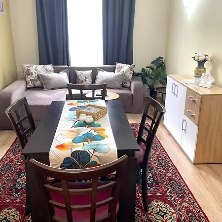 Bright & Comfy For 4 Guests & Free Parking 公寓 *