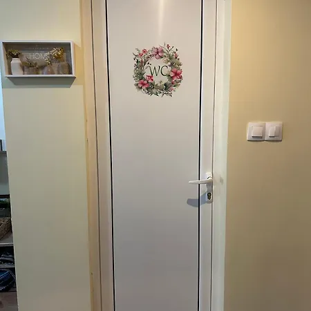 Διαμέρισμα Bright & Comfy For 4 Guests & Free Parking