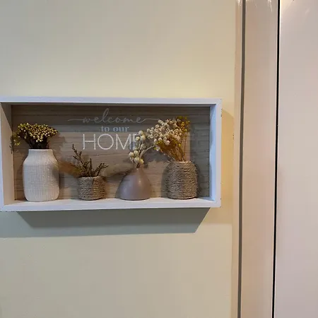 Bright & Comfy For 4 Guests & Free Parking Διαμέρισμα *