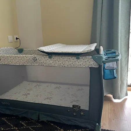 Bright & Comfy For 4 Guests & Free Parking Διαμέρισμα *