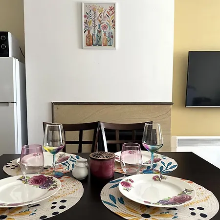 Bright & Comfy For 4 Guests & Free Parking شقة بانسكو