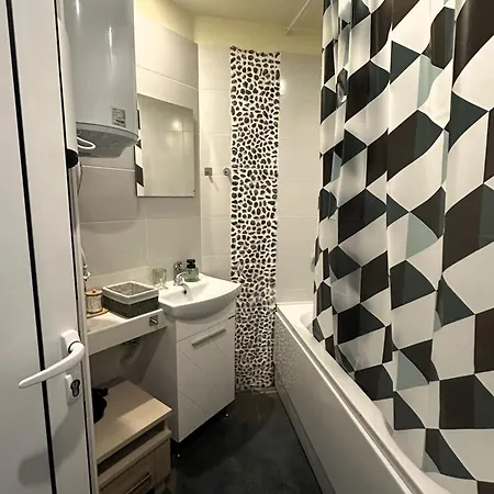Bright & Comfy For 4 Guests & Free Parking *