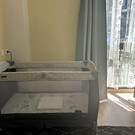 Διαμέρισμα Bright & Comfy For 4 Guests & Free Parking *