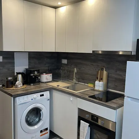 Διαμέρισμα Bright & Comfy For 4 Guests & Free Parking