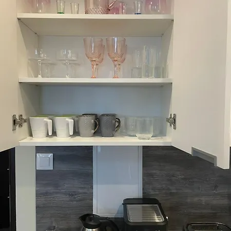 Διαμέρισμα Bright & Comfy For 4 Guests & Free Parking