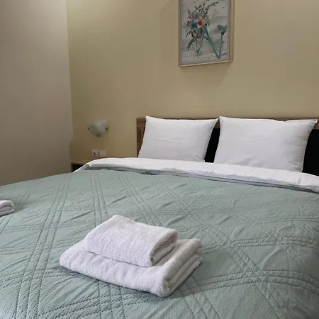 Bright & Comfy For 4 Guests & Free Parking